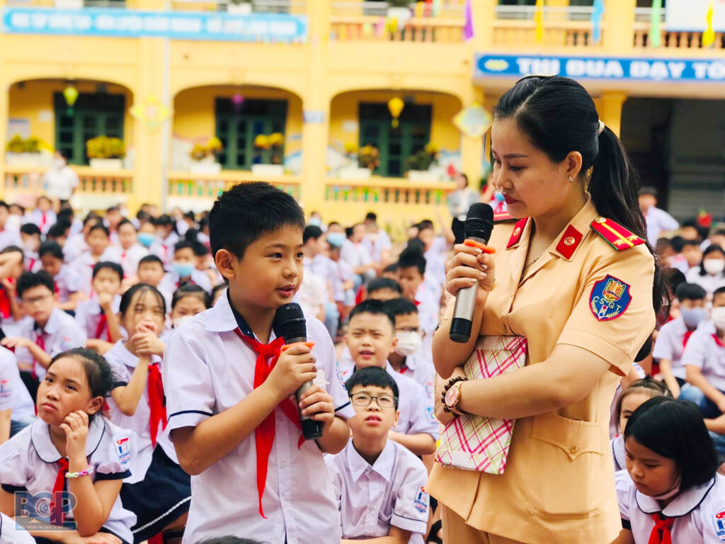 Giáo dục an toàn giao thông tại trung tâm Luyện Thi Tiếng Anh