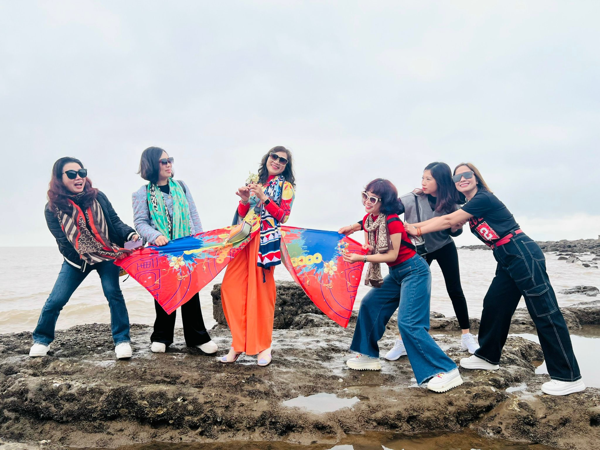 Giá Tour Bạch Đằng Giang 2 Ngày 1 Đêm Mới Nhất 2025 Trọn Gói Tiện Lợi 