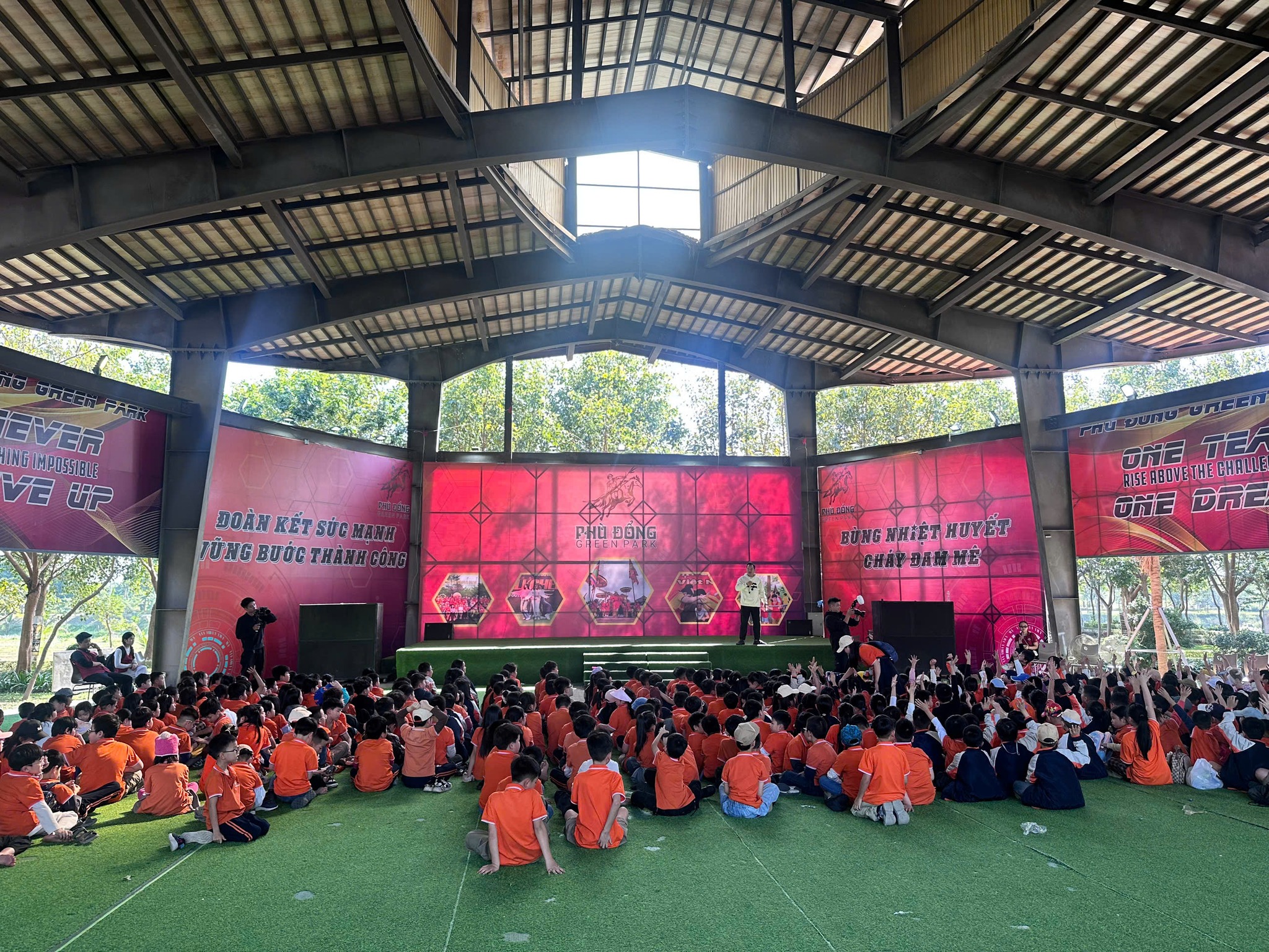 Hướng Dẫn Thuê Xe Đi Du Lịch Phù Đổng Green Park